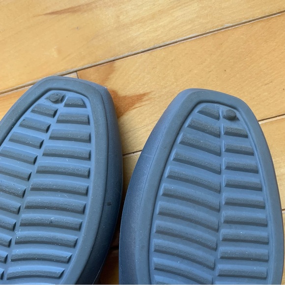 Crocs Women’s Sloane Flat Metallic Grey Size 6 - Picture 6 of 7